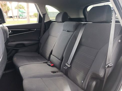 Used 2017 Kia Sorento FWD image 12
