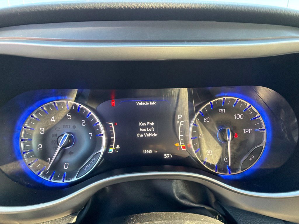 Used 2025 Chrysler Pacifica Select FWD image 28