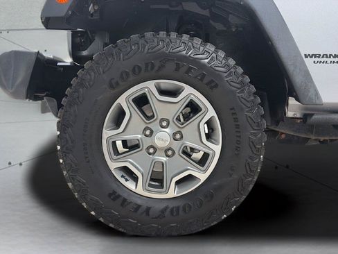 Used 2016 Jeep Wrangler Unlimited Rubicon w/ Dual Top Group AWD/4WD image 27