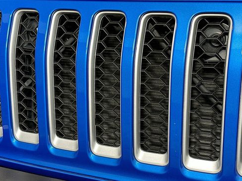 Used 2023 Jeep Wrangler Sahara image 15