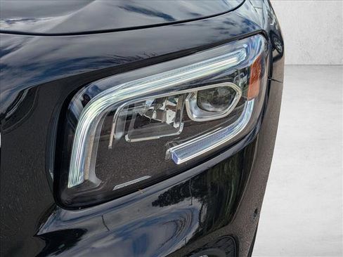 Used 2022 Mercedes-Benz GLB 250 image 7