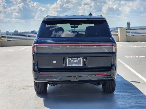 New 2025 Lincoln Navigator Reserve w/ Jet Appearance Package image 6