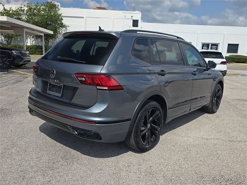 Used 2024 Volkswagen Tiguan SE R-Line FWD image 4