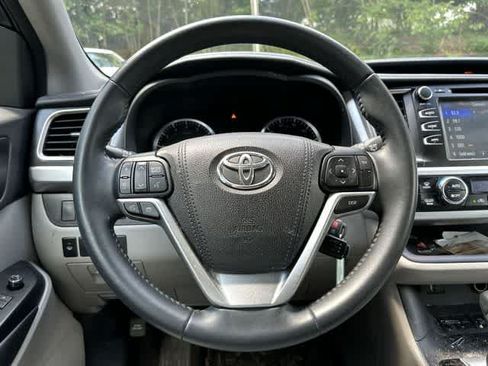 Used 2016 Toyota Highlander Plus AWD/4WD image 7
