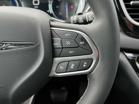 Used 2026 Chrysler Pacifica Select FWD image 34