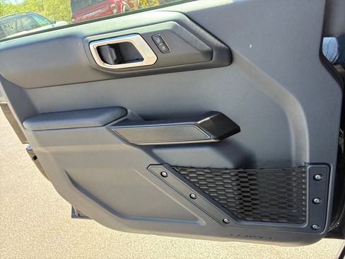 Used 2025 Ford Bronco Badlands image 13