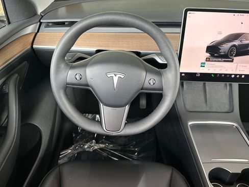 Used 2024 Tesla Model Y Long Range image 17