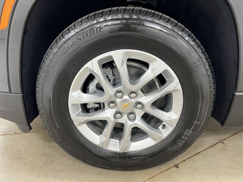 Used 2023 Chevrolet Traverse LS FWD image 25