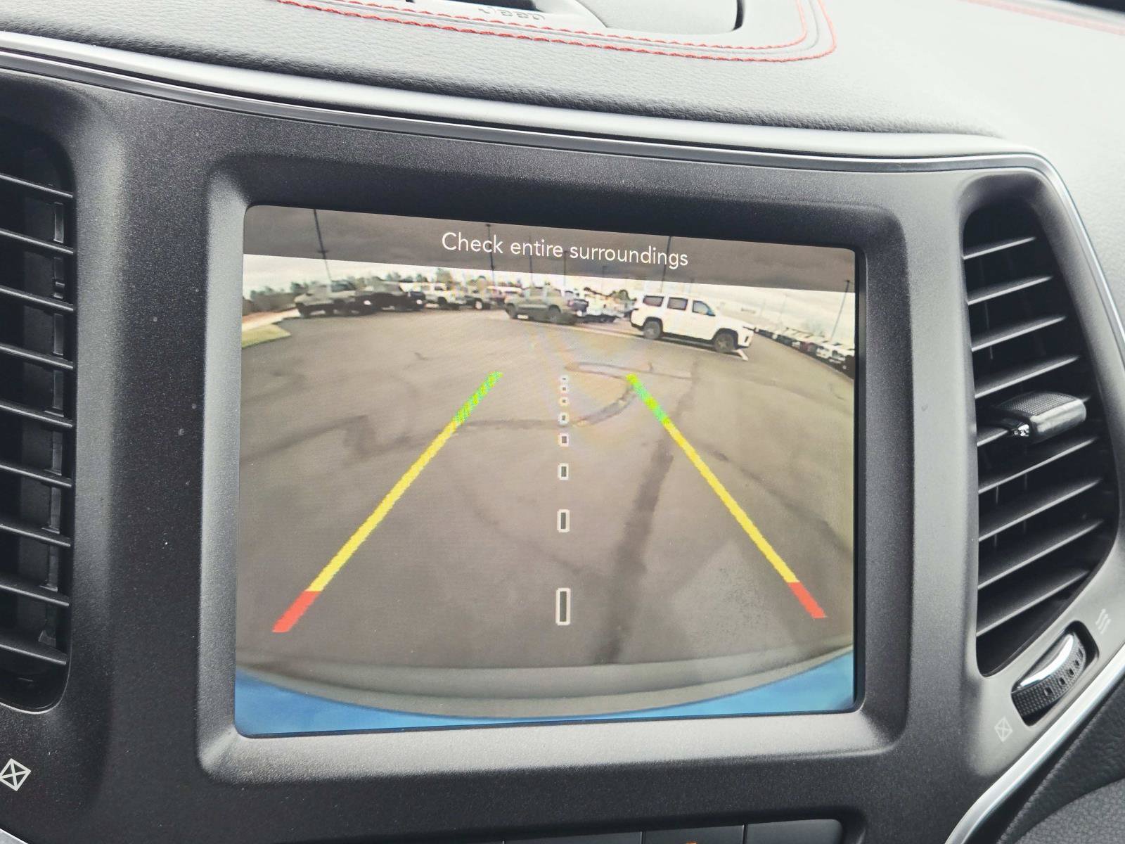 Used 2019 Jeep Cherokee Trailhawk AWD/4WD image 30