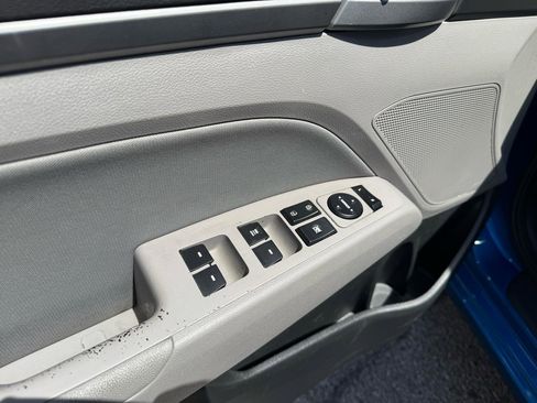 Used 2017 Hyundai Elantra SE image 25