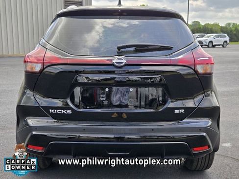 Used 2023 Nissan Kicks SR w/ SR Premium Package FWD image 4