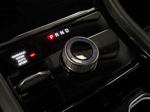 Used 2023 Jeep Grand Cherokee Limited w/ Black Appearance Package AWD/4WD image 22