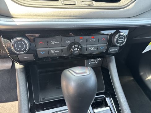 Used 2025 Jeep Compass Limited w/ Elite Group AWD/4WD image 25