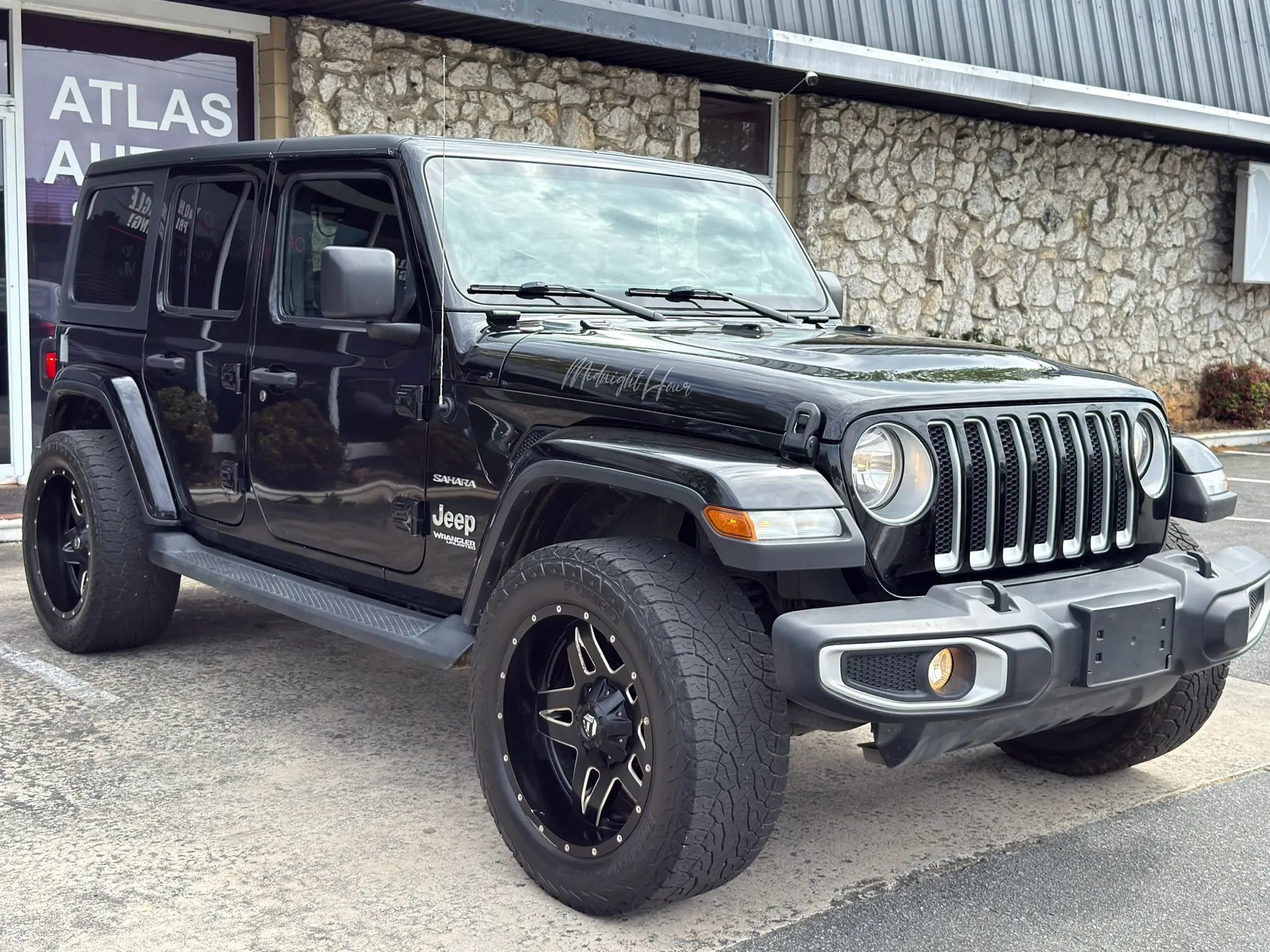 Used 2020 Jeep Wrangler Unlimited Sahara AWD/4WD image 4