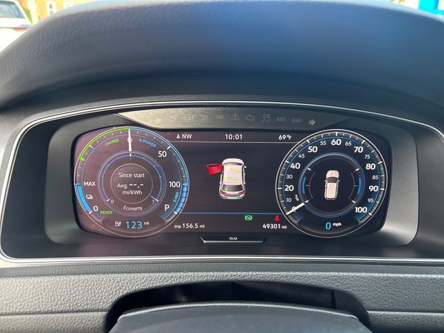 Used 2018 Volkswagen e-Golf SEL Premium w/ Driver Assistance Package FWD image 17