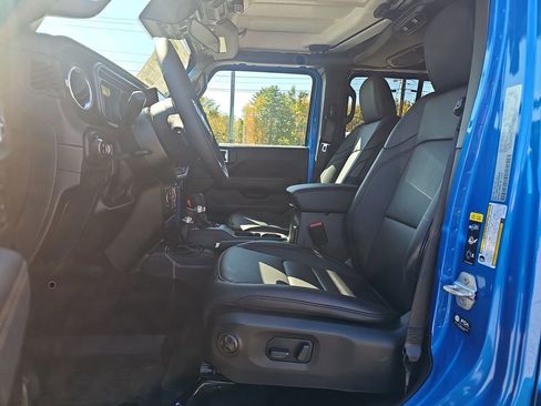 New 2025 Jeep Gladiator Sport image 9