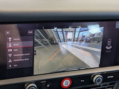 Used 2025 Porsche Macan image 19