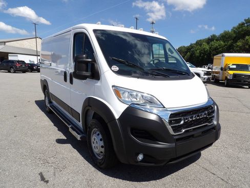 Used 2025 RAM ProMaster 2500 w/ U-Haul Equipment Group FWD image 11