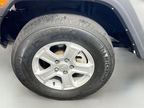 Used 2023 Jeep Wrangler Sport S image 13