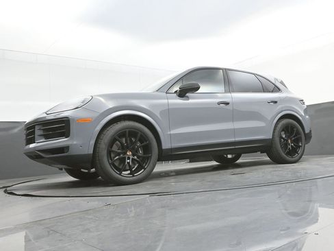 New 2026 Porsche Cayenne image 21