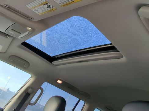 Used 2023 Nissan Armada SL w/ Captain's Chairs Package image 17