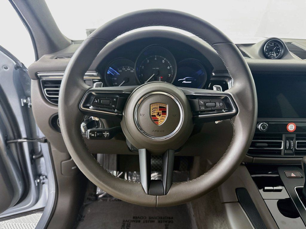 Certified 2026 Porsche Macan AWD/4WD image 12