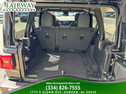 Used 2025 Jeep Wrangler Unlimited Rubicon w/ Convenience Group image 25