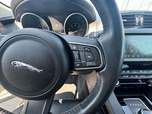 Used 2020 Jaguar F-PACE Premium AWD/4WD image 21