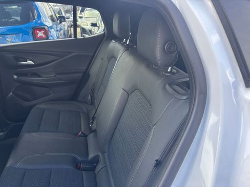 Used 2025 Buick Envista Preferred image 37