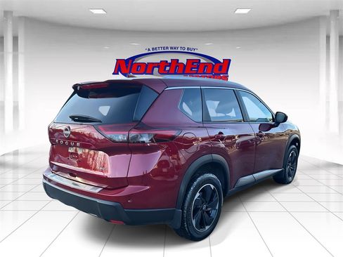 Used 2025 Nissan Rogue SV w/ SV Premium Package image 3