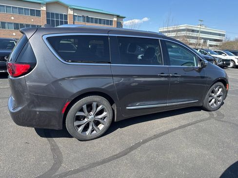 Used 2018 Chrysler Pacifica Limited w/ Tire & Wheel Group image 5