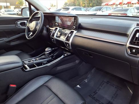 Certified 2022 Kia Sorento SX image 15
