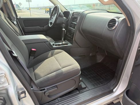 Used 2010 Ford Explorer Sport Trac XLT RWD image 30