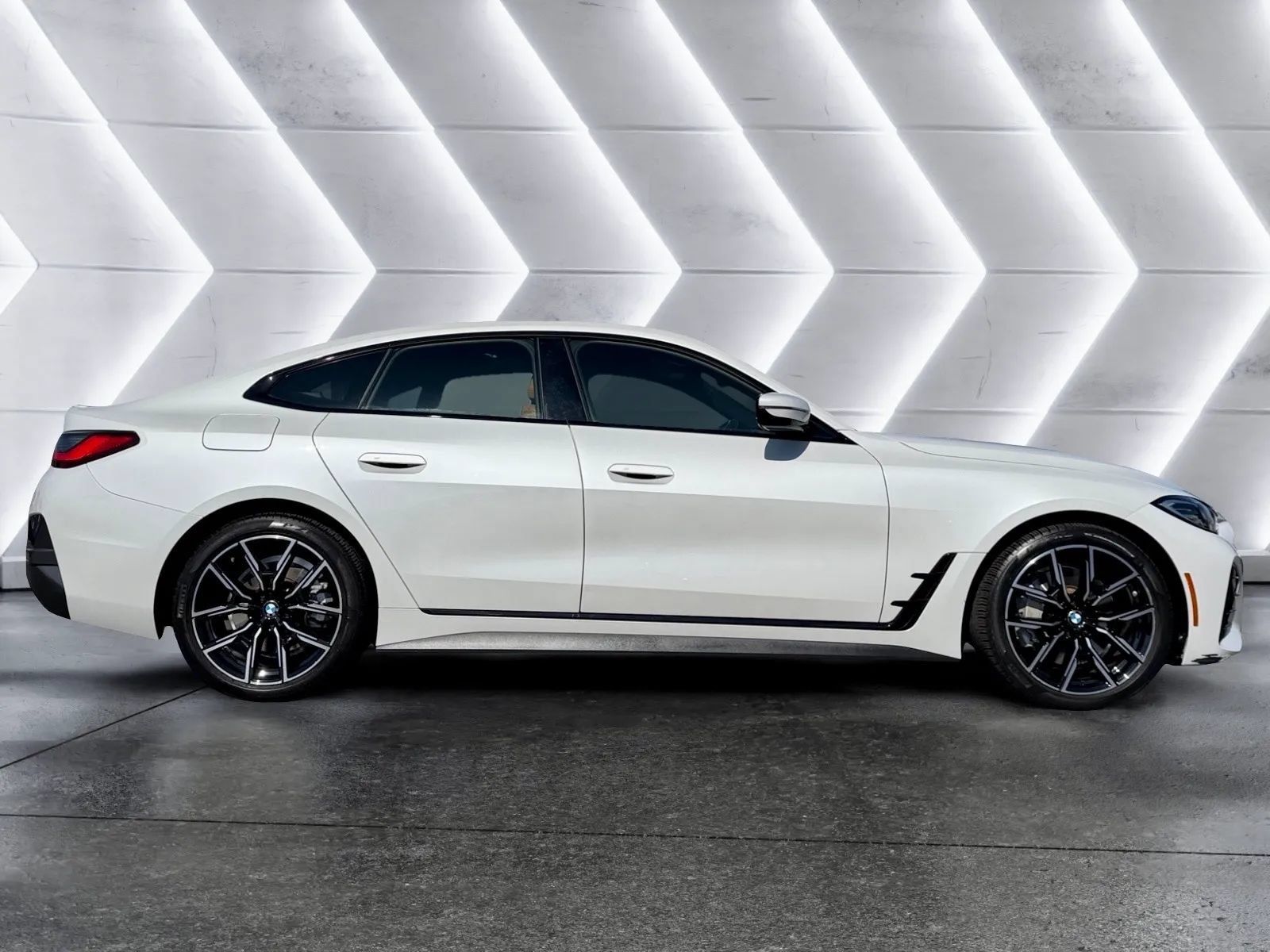 Used 2022 BMW 430i Gran Coupe w/ M Sport Package RWD image 4