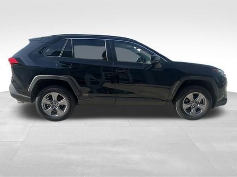 Used 2023 Toyota RAV4 LE AWD/4WD image 7