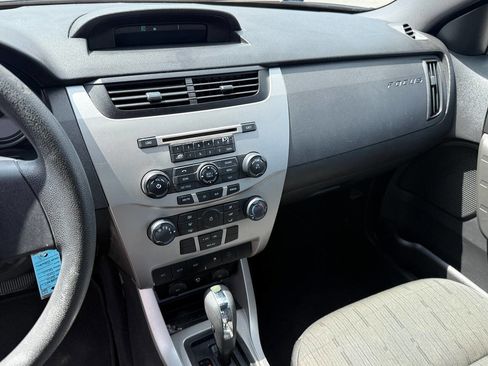 Used 2010 Ford Focus SE image 15