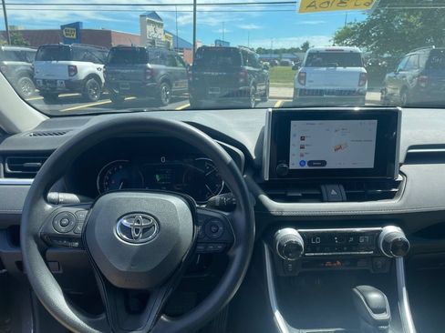 Used 2024 Toyota RAV4 XLE AWD/4WD image 18