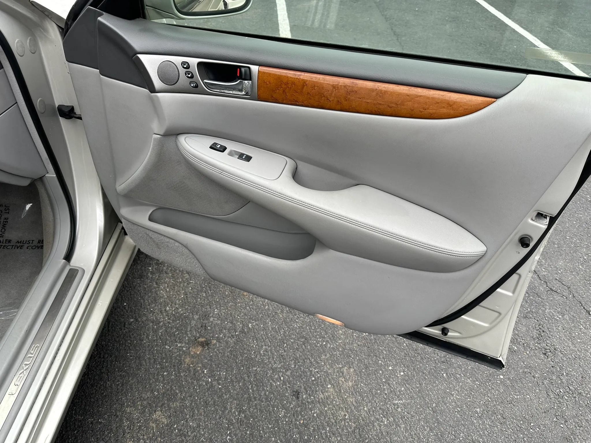 Used 2005 Lexus ES 330 w/ Preferred Accessory Pkg FWD image 16
