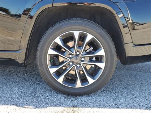 Used 2024 Jeep Grand Cherokee L Overland w/ Trailer Tow Package image 10