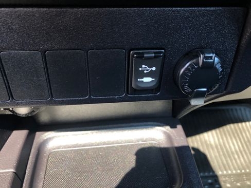 Used 2018 Toyota RAV4 XLE w/ Plus Extra Value Package AWD/4WD image 19
