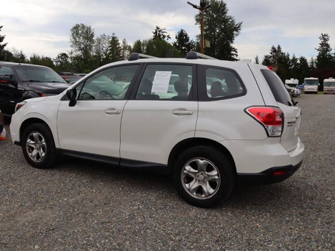 Used 2017 Subaru Forester 2.5i AWD/4WD image 3