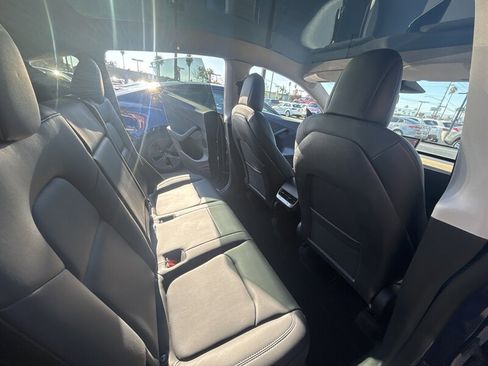 Used 2022 Tesla Model Y Long Range image 14