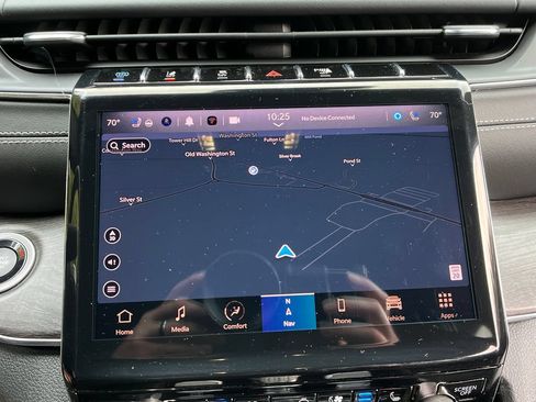 Used 2023 Jeep Grand Cherokee Overland w/ Luxury Tech Group IV AWD/4WD image 18