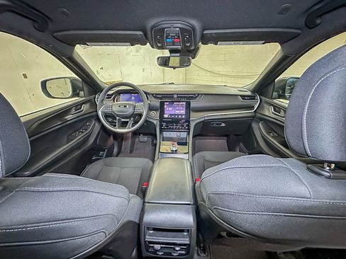 Certified 2024 Jeep Grand Cherokee Laredo w/ Trailer Tow Package image 30