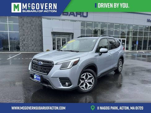 Used 2023 Subaru Forester Premium image 1
