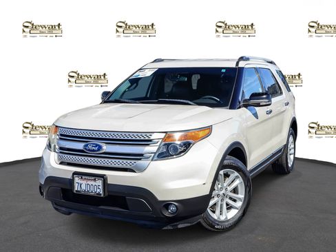 Used 2015 Ford Explorer XLT image 1