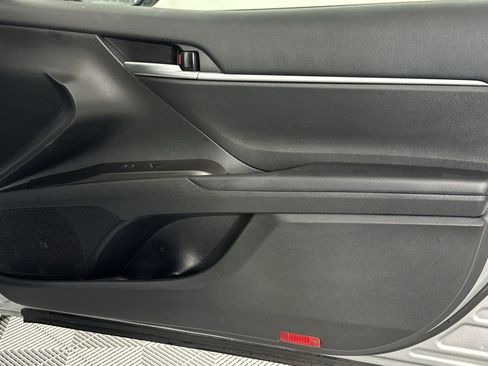 Used 2021 Toyota Camry LE image 31