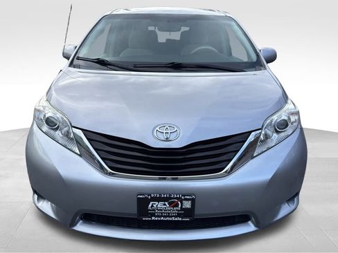 Used 2014 Toyota Sienna LE image 8