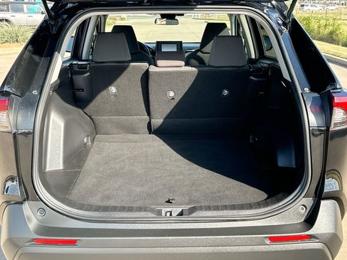 Used 2022 Toyota RAV4 XLE image 22