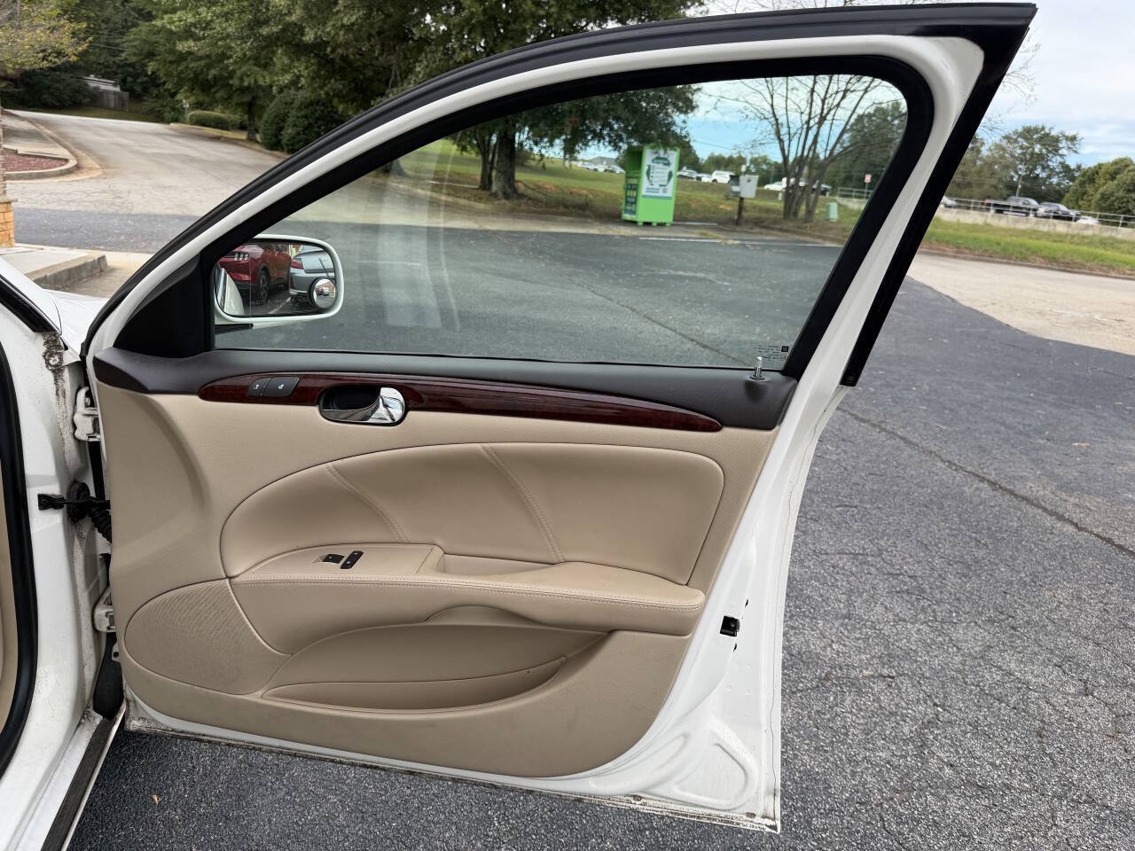 Used 2009 Buick Lucerne CXL FWD image 16
